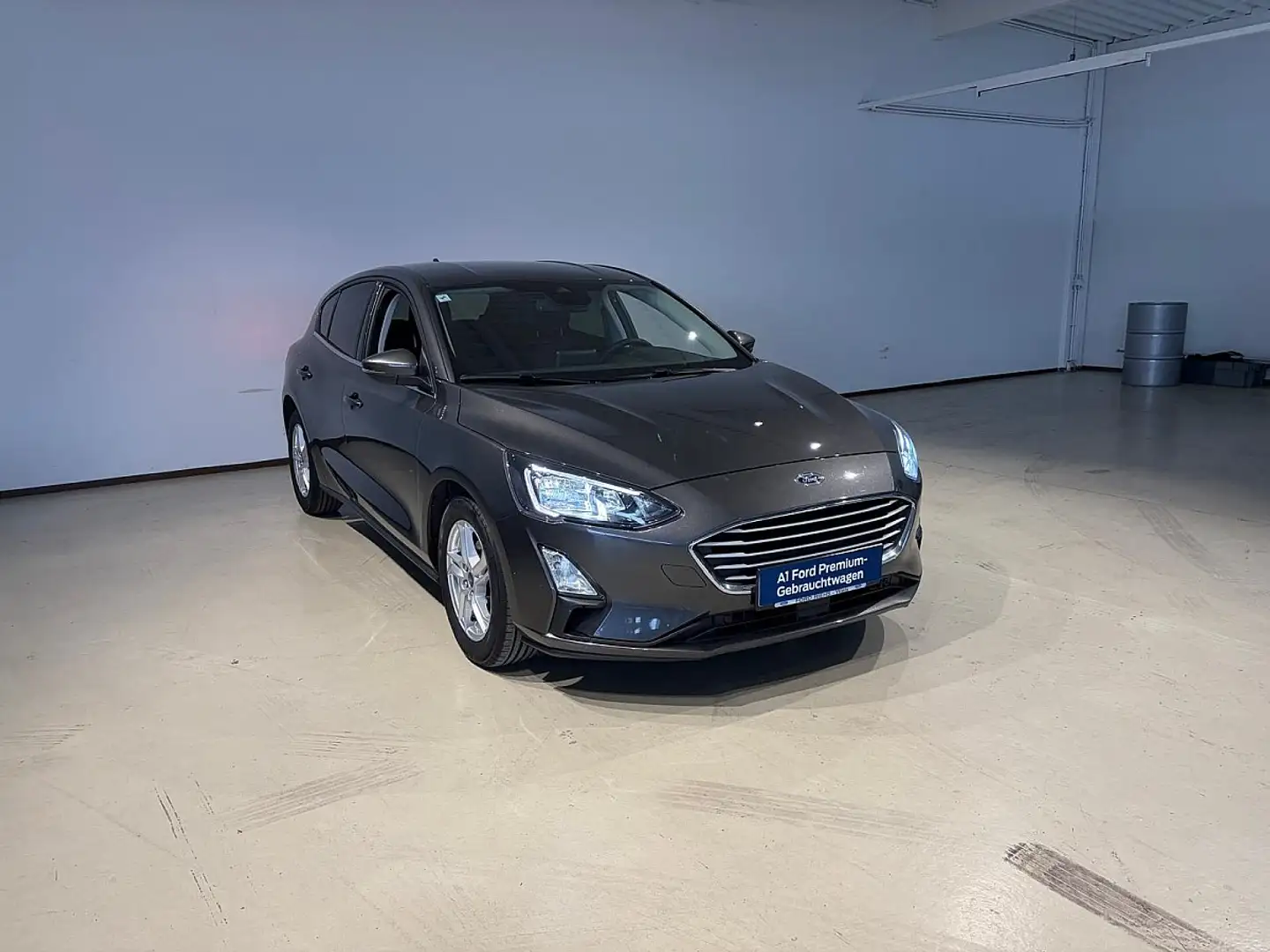 Ford Focus 1,0 EcoBoost Hybrid Cool & Connect Grijs - 1