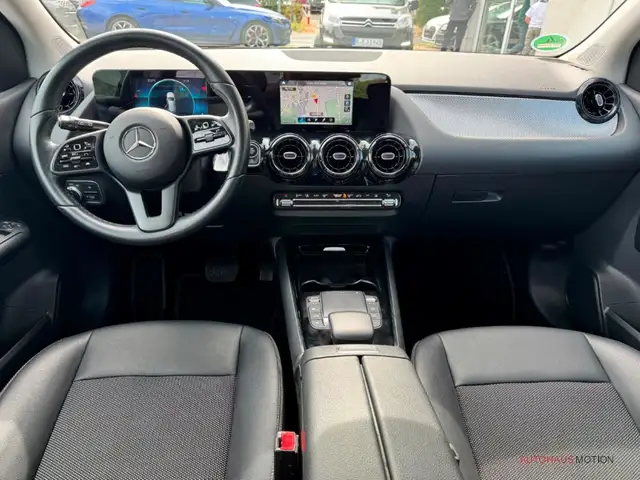 Mercedes-Benz B-Class view 12