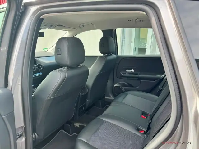 Mercedes-Benz B-Class view 11