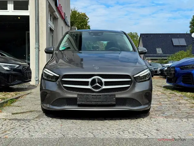 Mercedes-Benz B-Class view 3