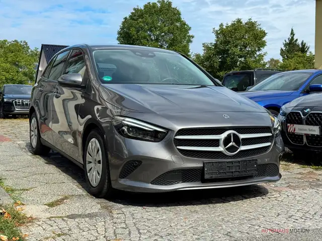 Mercedes-Benz B-Class view 4