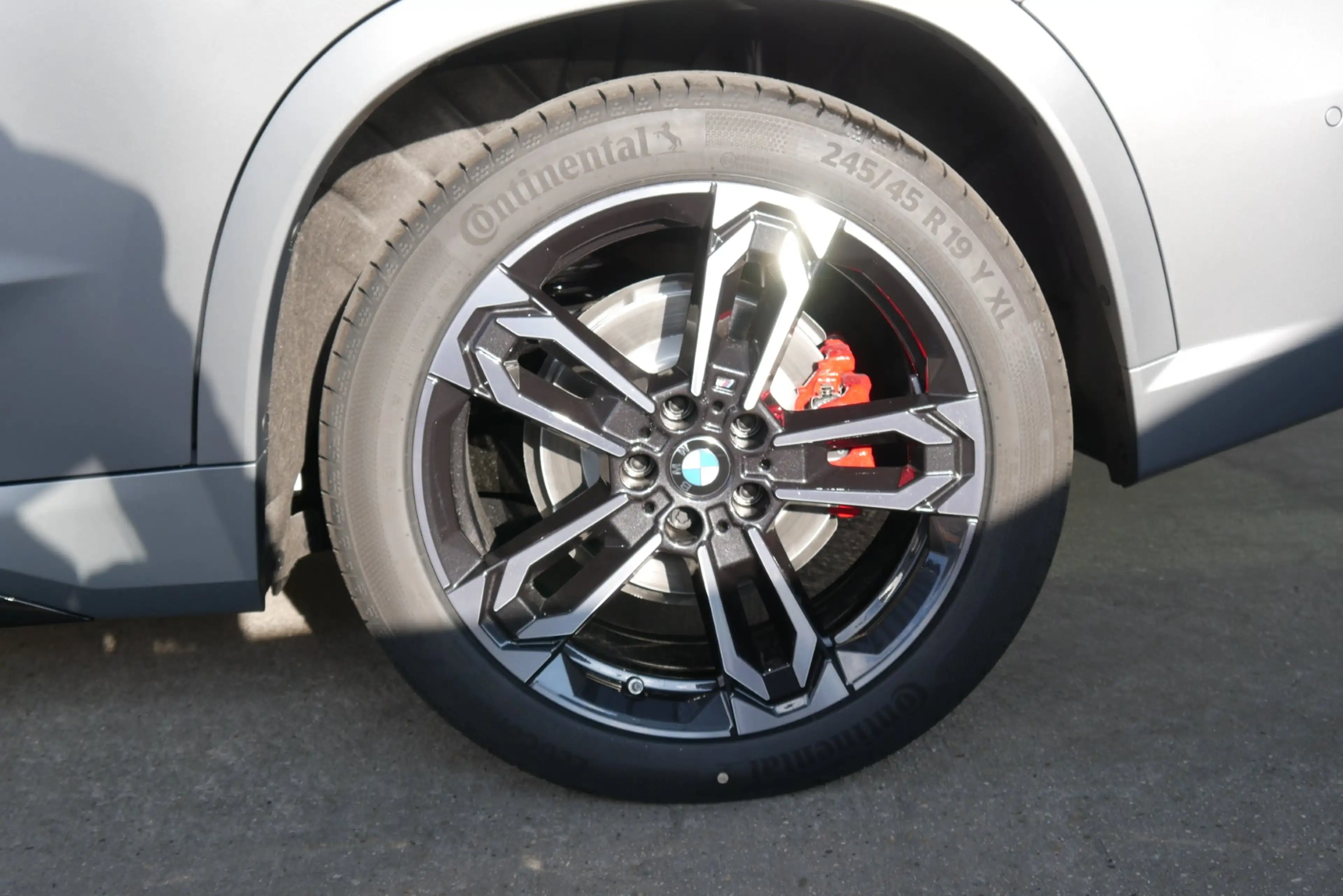 BMW iX1 xDrive30 *M-Paket Pro/AHK/Pano/Aktivsitz/Harman Kardon/Innovationspaket* — photo 4