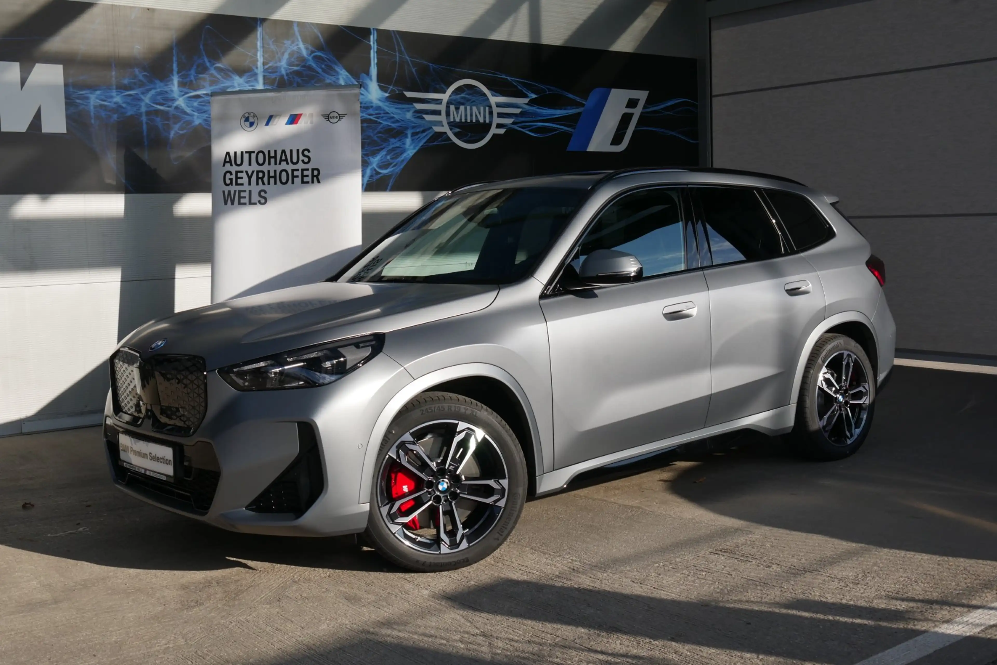 BMW iX1 xDrive30 *M-Paket Pro/AHK/Pano/Aktivsitz/Harman Kardon/Innovationspaket* — photo 3