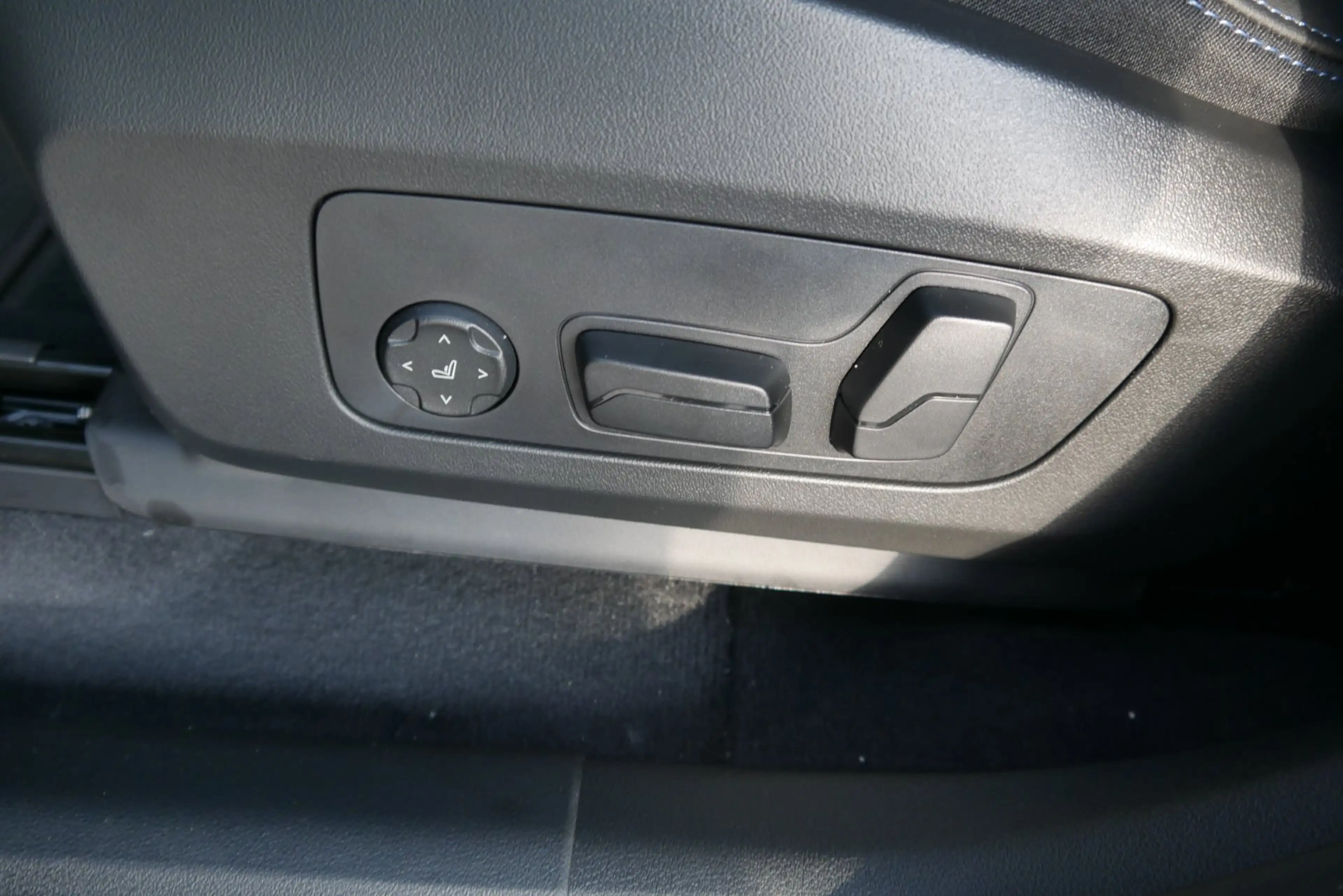 BMW iX1 xDrive30 *M-Paket Pro/AHK/Pano/Aktivsitz/Harman Kardon/Innovationspaket* — photo 11