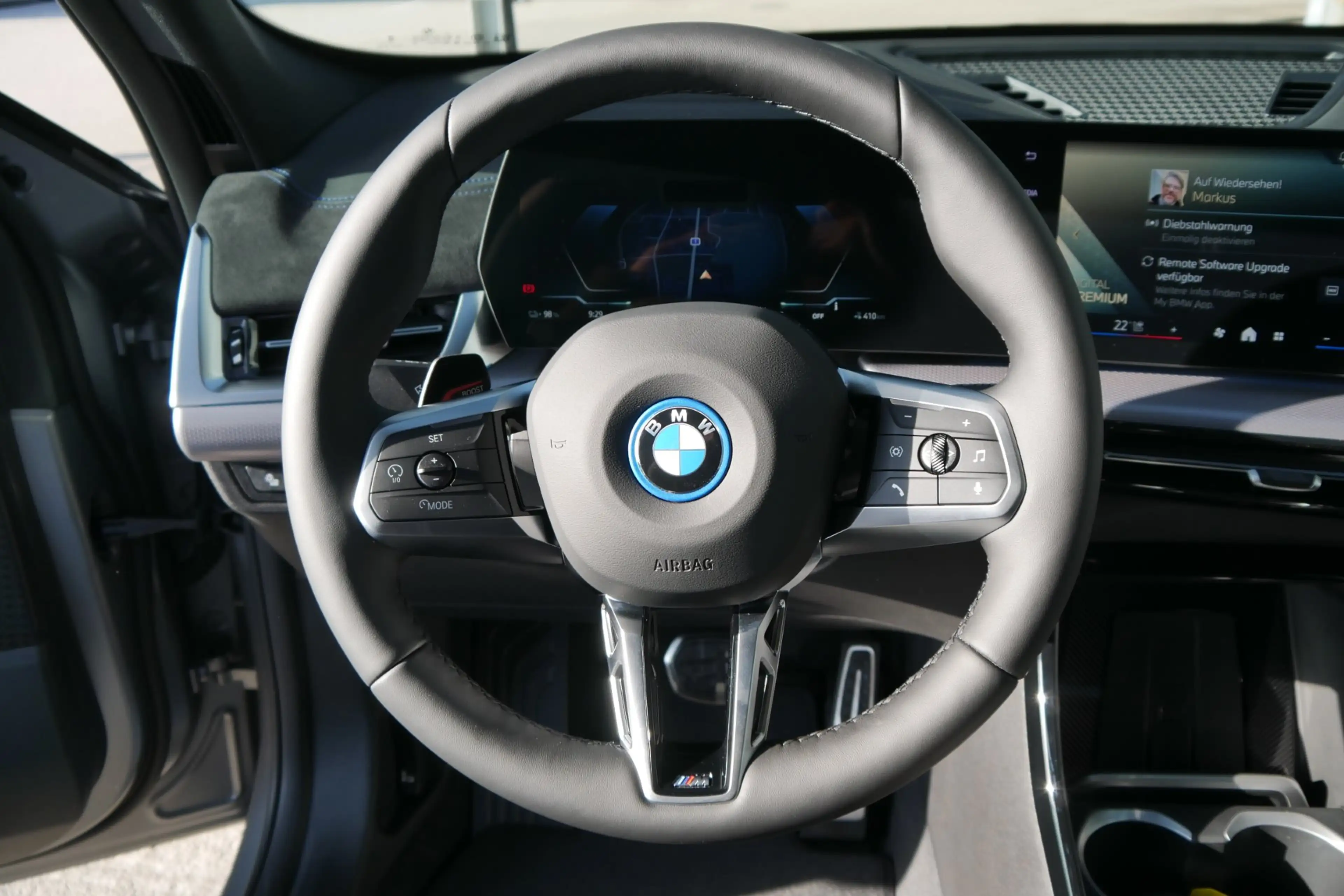 BMW iX1 xDrive30 *M-Paket Pro/AHK/Pano/Aktivsitz/Harman Kardon/Innovationspaket* — photo 15