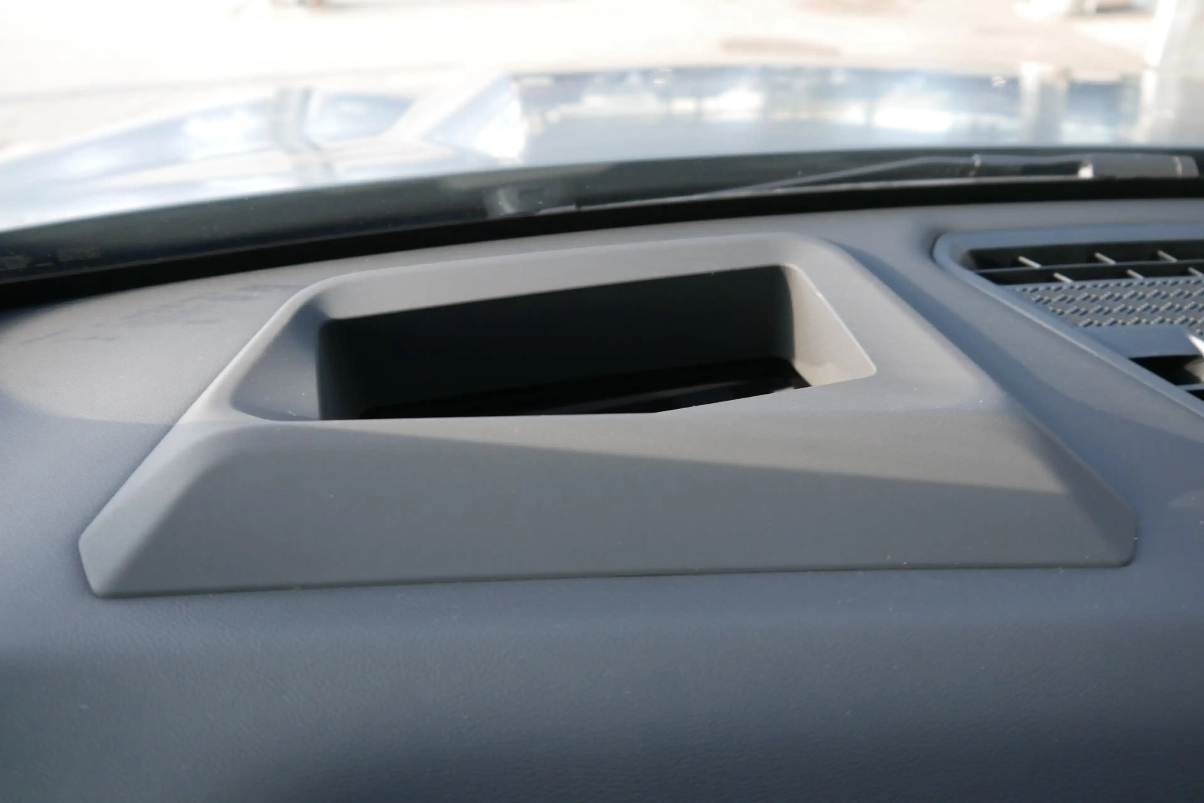 BMW iX1 xDrive30 *M-Paket Pro/AHK/Pano/Aktivsitz/Harman Kardon/Innovationspaket* — photo 13