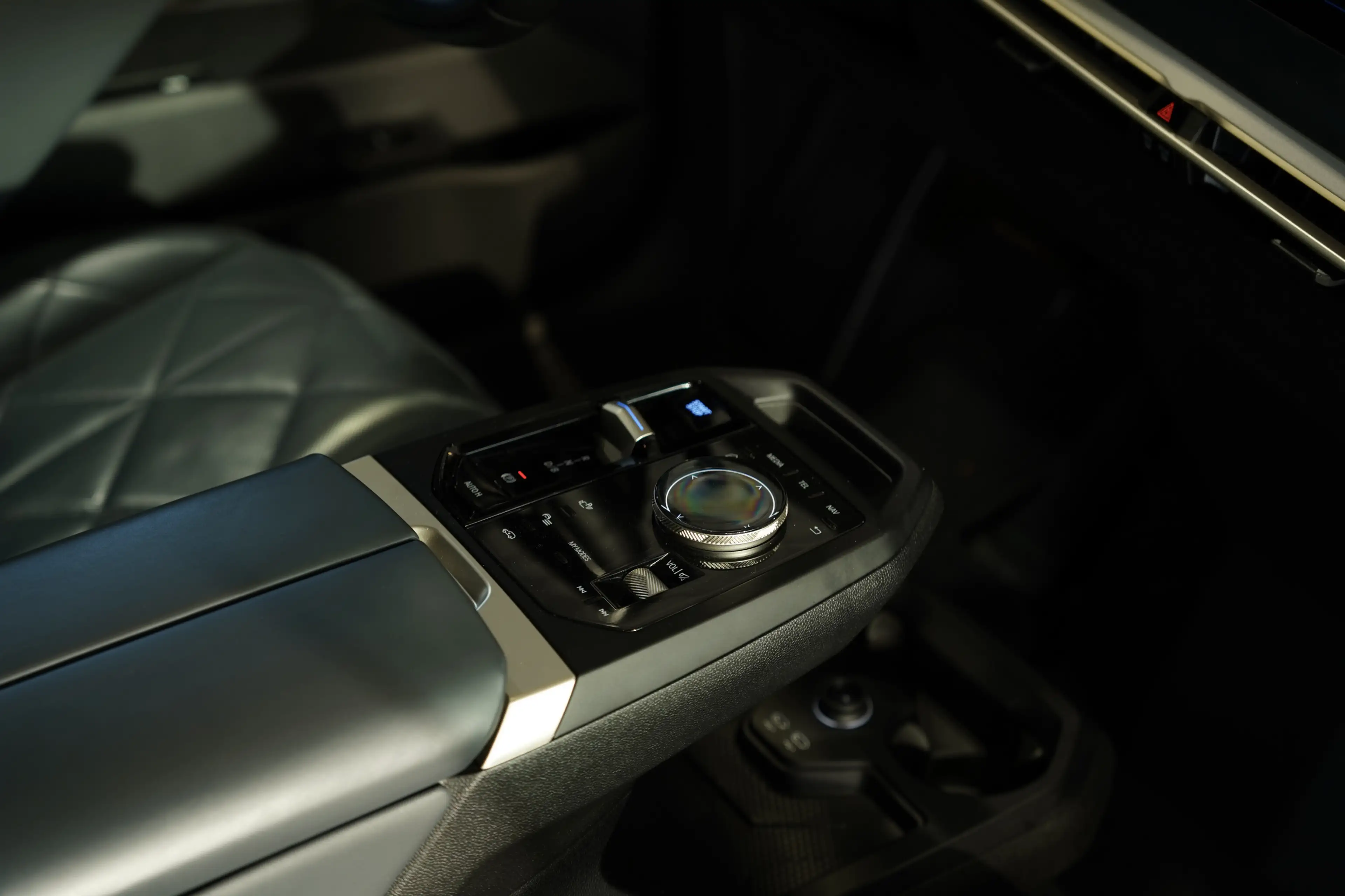 BMW iX M60 *1.Hand *MwSt. *Soft-C *B&W *Laser *LUFT — photo 15
