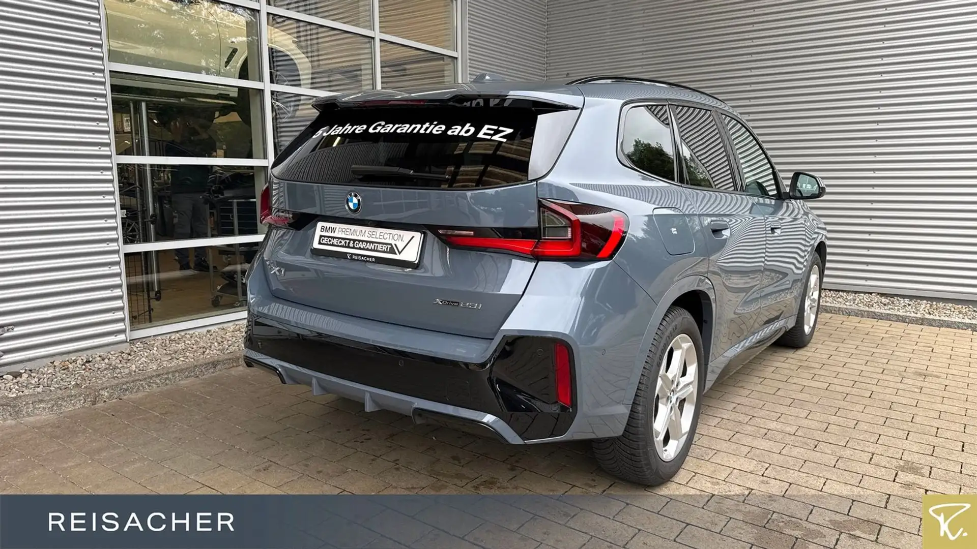 BMW X1 xDrive23iA M-Sport Navi ACC adLED RüKa AHK Grau - 2