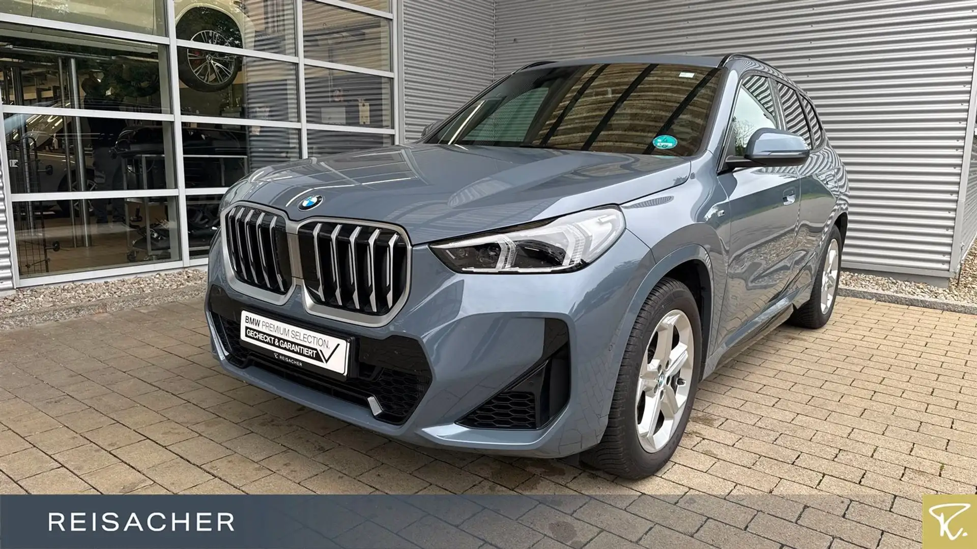 BMW X1 xDrive23iA M-Sport Navi ACC adLED RüKa AHK Grau - 1