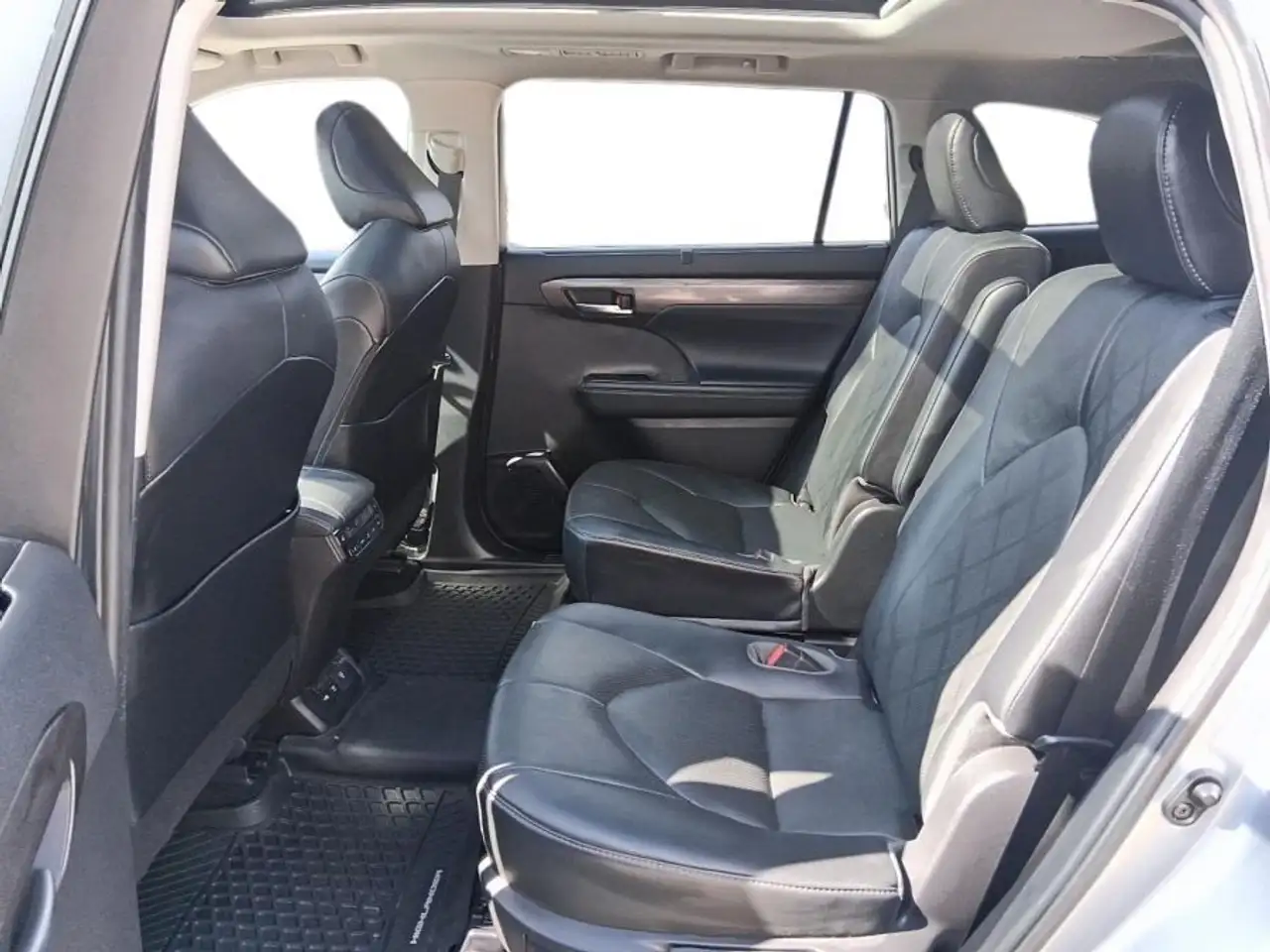 Toyota Highlander снимка Toyota Highlander