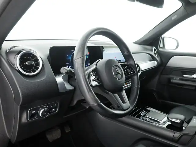 Mercedes-Benz GLB view 11