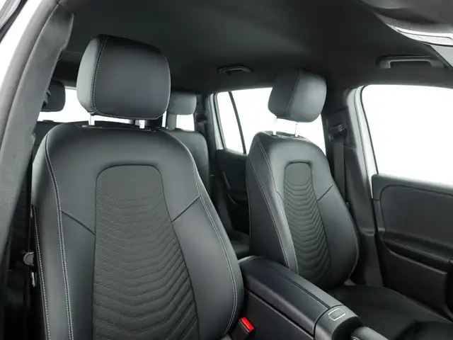 Mercedes-Benz GLB view 12