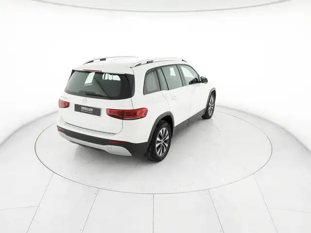 Mercedes-Benz GLB view 3