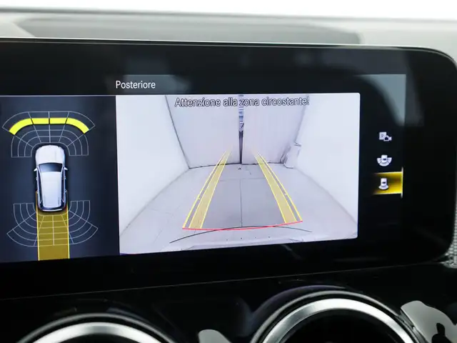 Mercedes-Benz GLB view 17