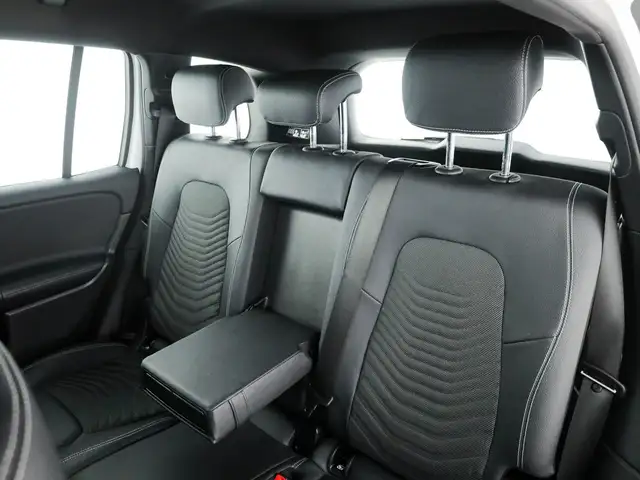 Mercedes-Benz GLB view 14