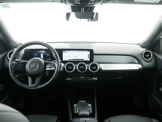 Mercedes-Benz GLB view 9