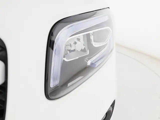 Mercedes-Benz GLB view 8