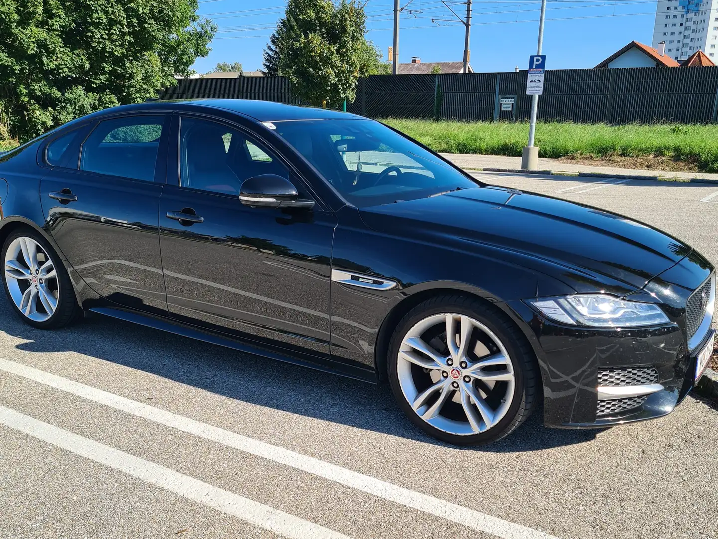 Jaguar XF XF+20d+R-Sport+Aut.+R-Sport Schwarz - 1