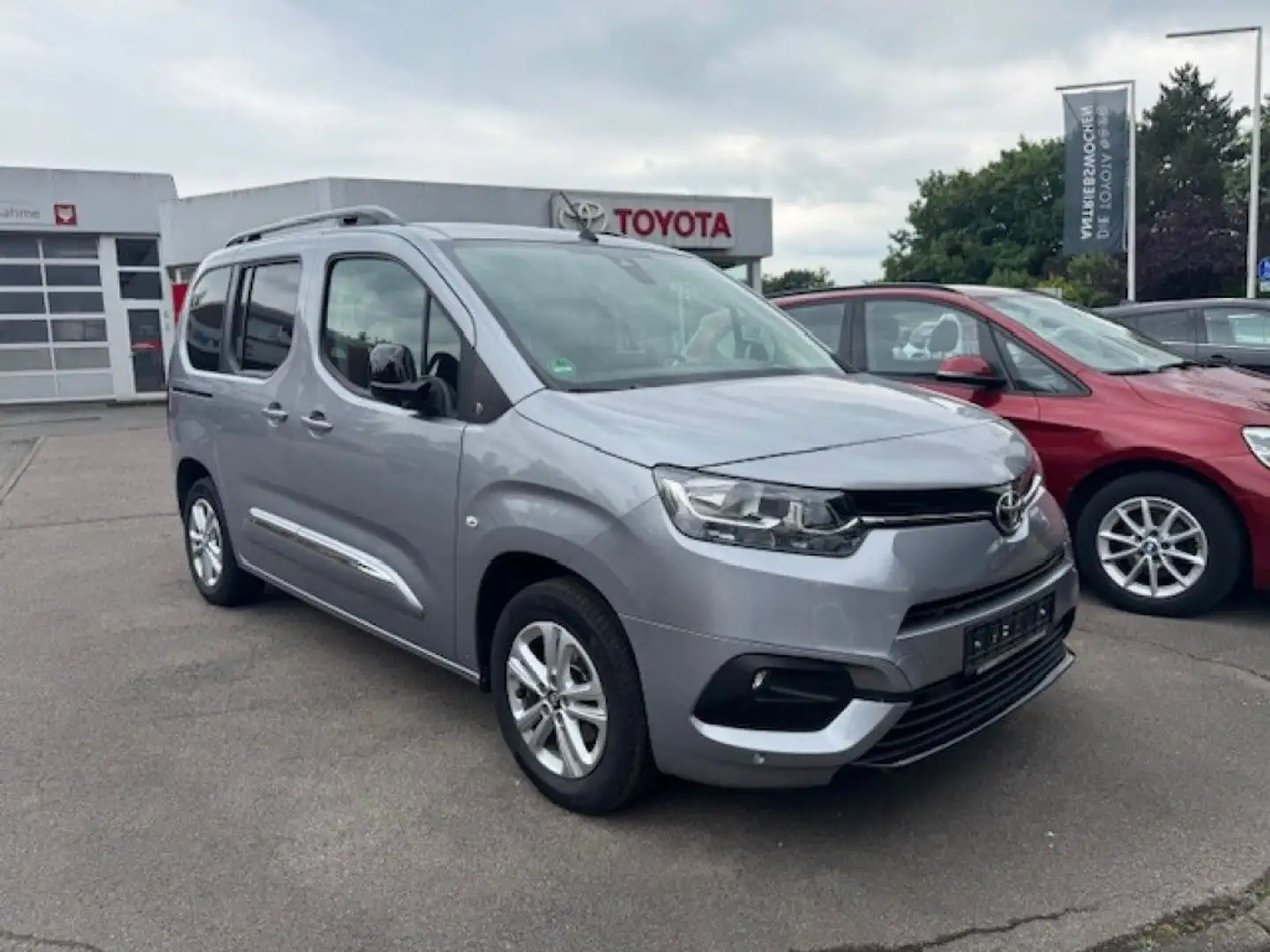 Toyota Proace City Verso 1.2 Turbo L1 Team Deutschland Silber - 1