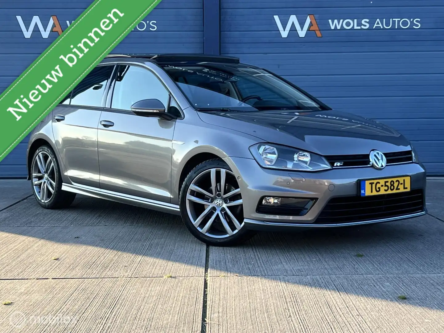 Volkswagen Golf 1.2 TSI Highline / R-LINE / PANORAMA / 18 INCH! Grijs - 1
