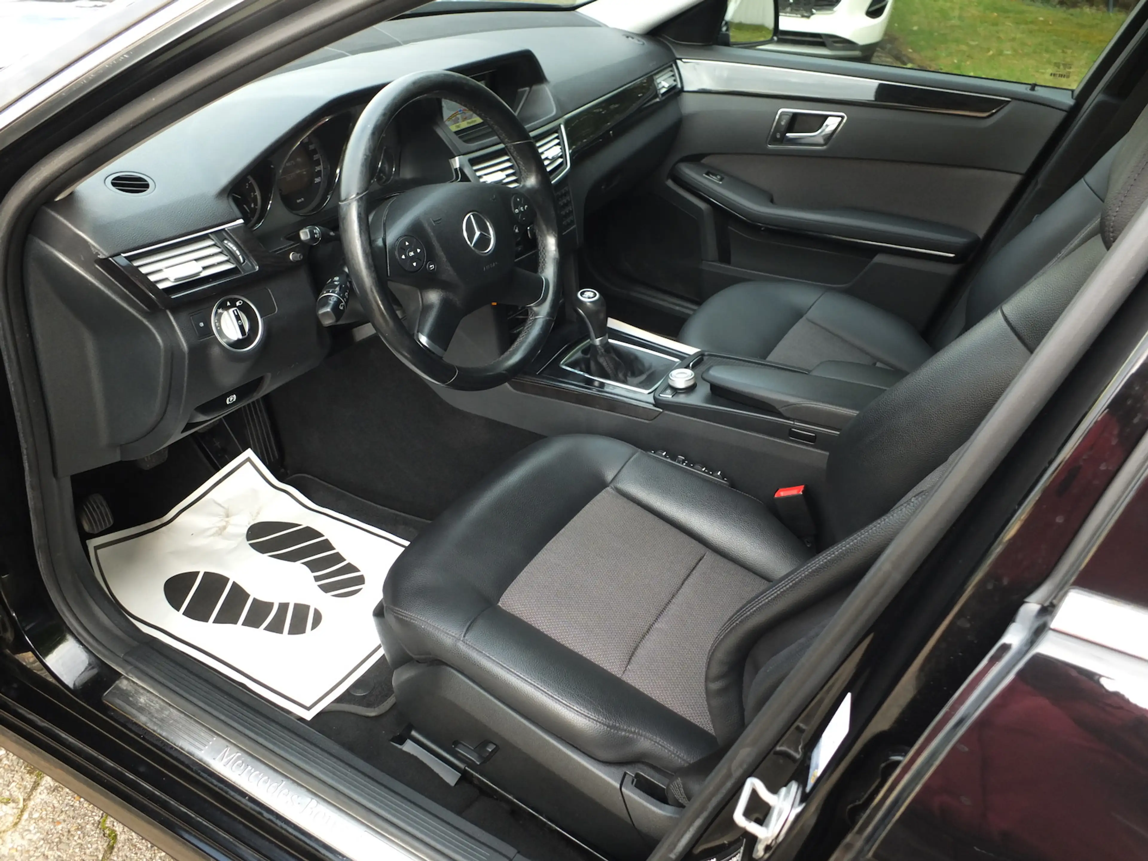 Mercedes-Benz E 220 T CDI BE AVANTGARDE W212 NAVI XENON TEMPOMAT — photo 7