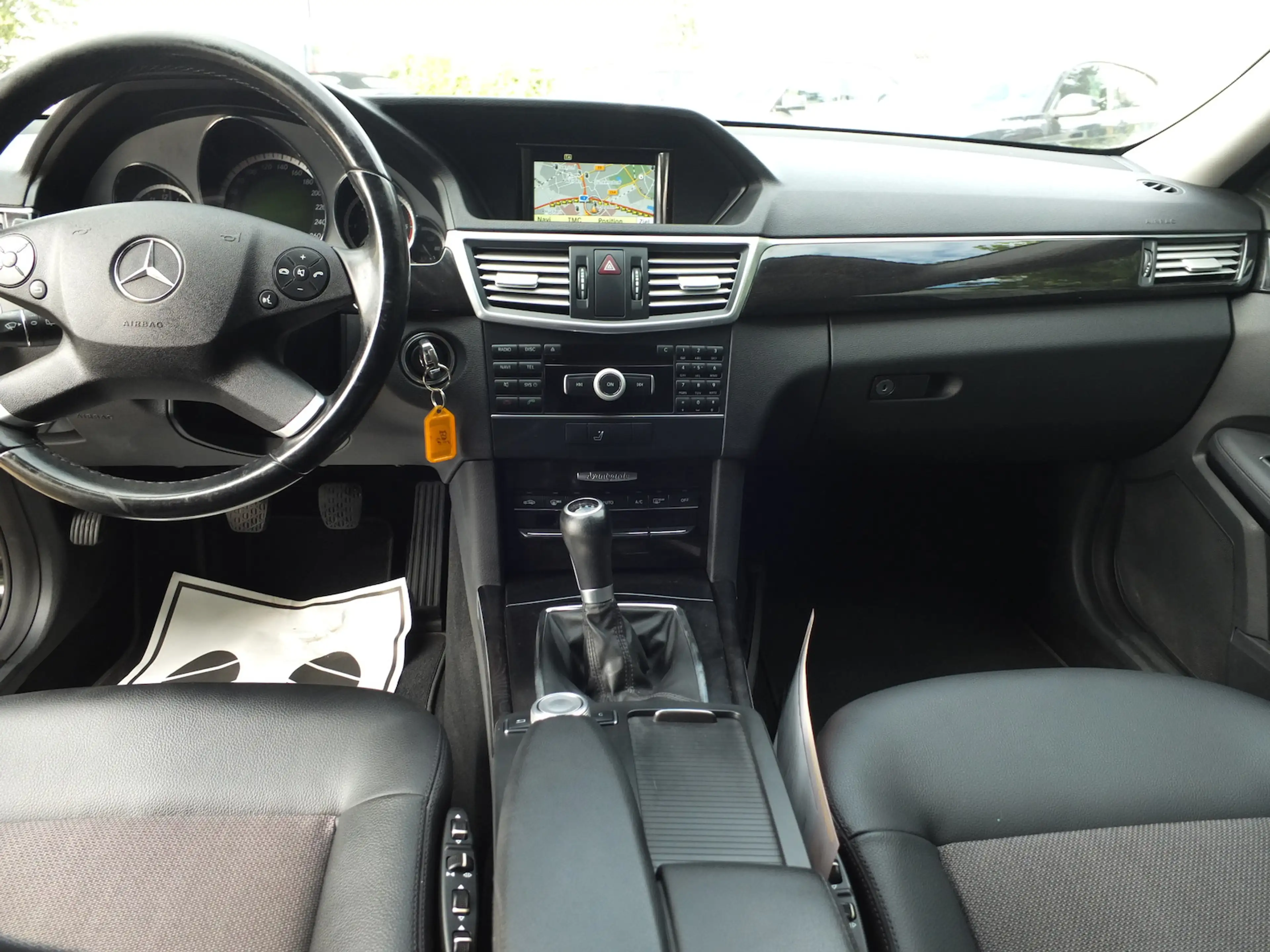 Mercedes-Benz E 220 T CDI BE AVANTGARDE W212 NAVI XENON TEMPOMAT — photo 15