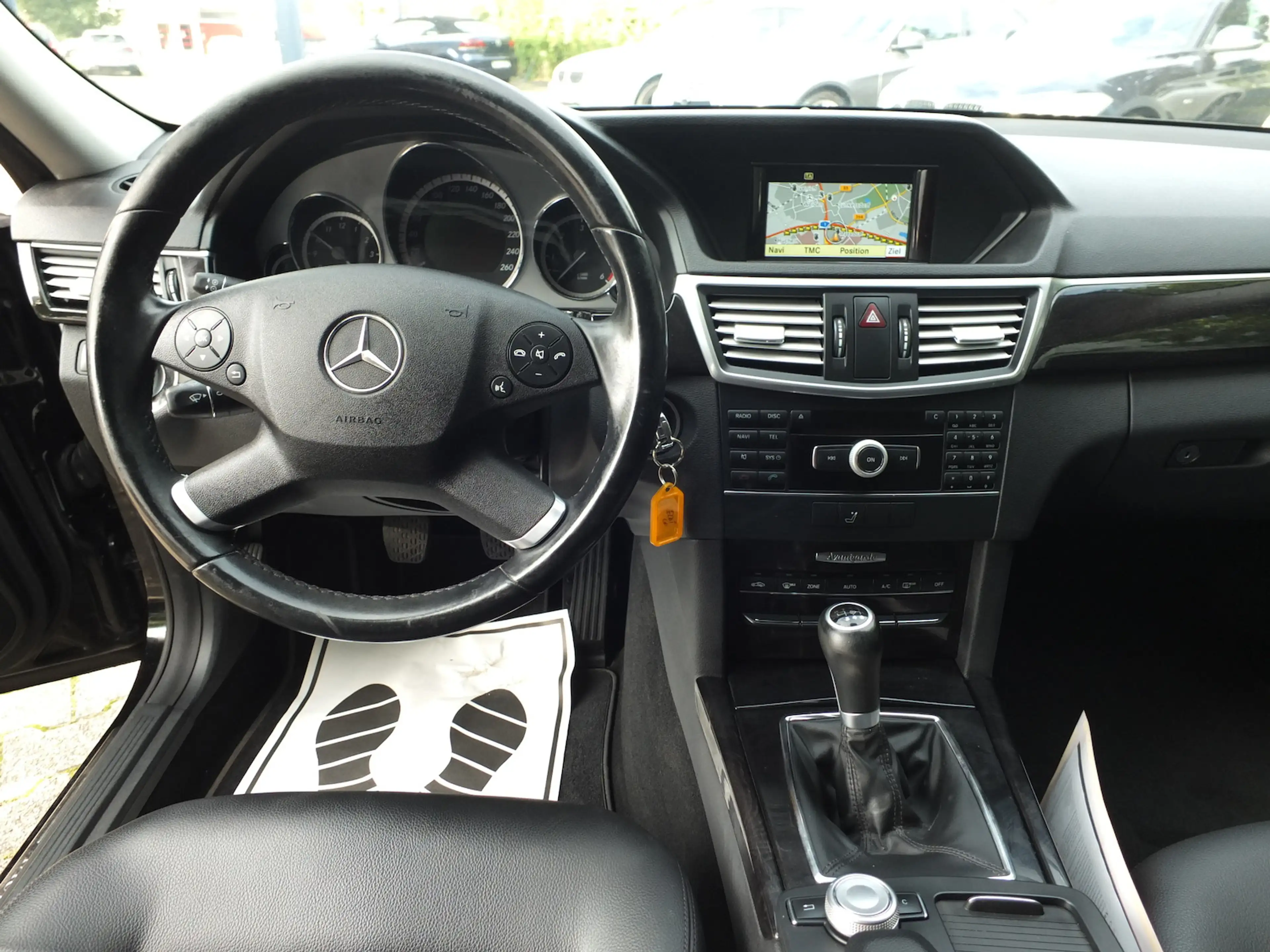 Mercedes-Benz E 220 T CDI BE AVANTGARDE W212 NAVI XENON TEMPOMAT — photo 14
