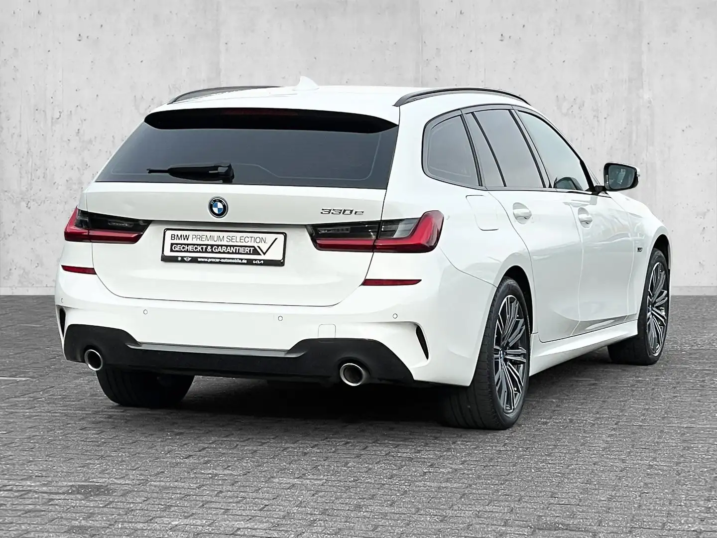BMW 330 e Touring Aut. M Sport PDC NAVI DAB Wit - 2