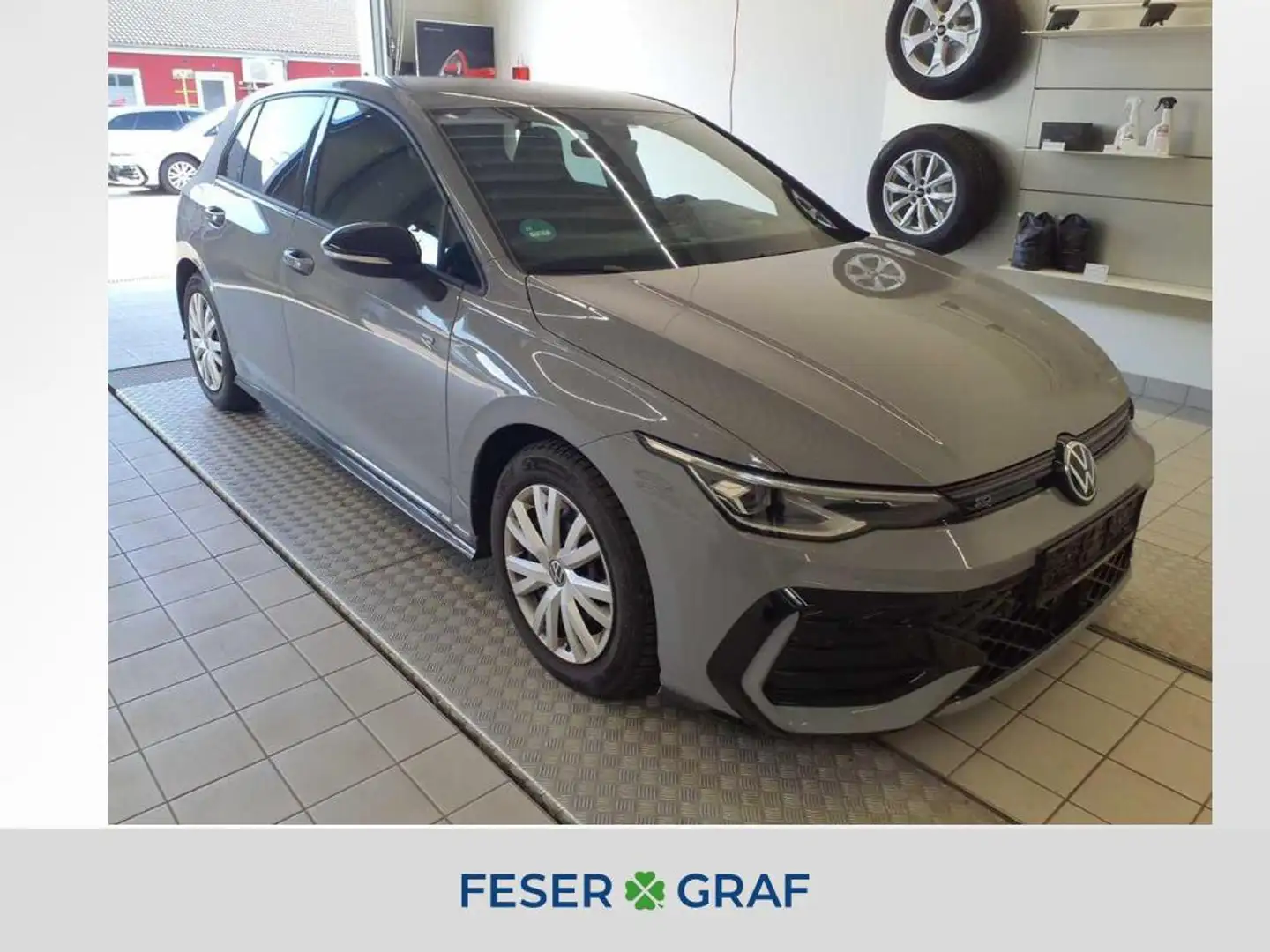 Volkswagen Golf VIII R-Line 1.5 eTSI DSG 150PS Grau - 1