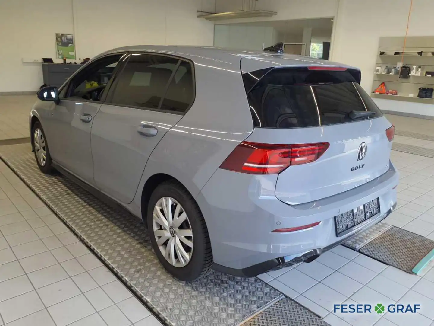 Volkswagen Golf VIII R-Line 1.5 eTSI DSG 150PS Grau - 2
