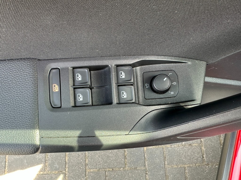SEAT Arona 1.0 TSi FR Aut. Navi.Camera Apple-CarPlay — photo 29