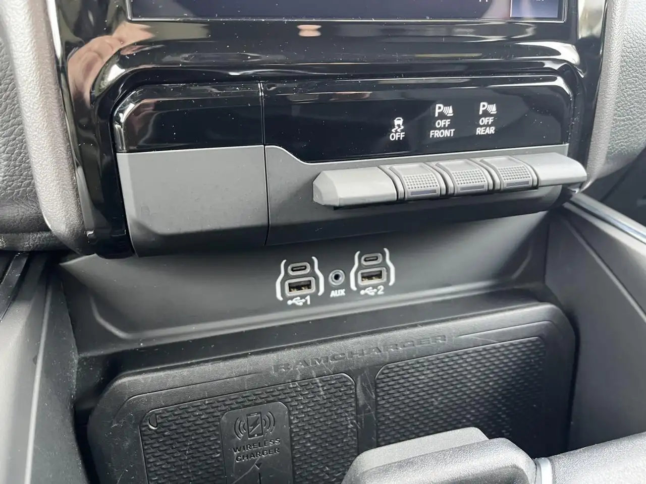 RAM 1500 снимка RAM 1500