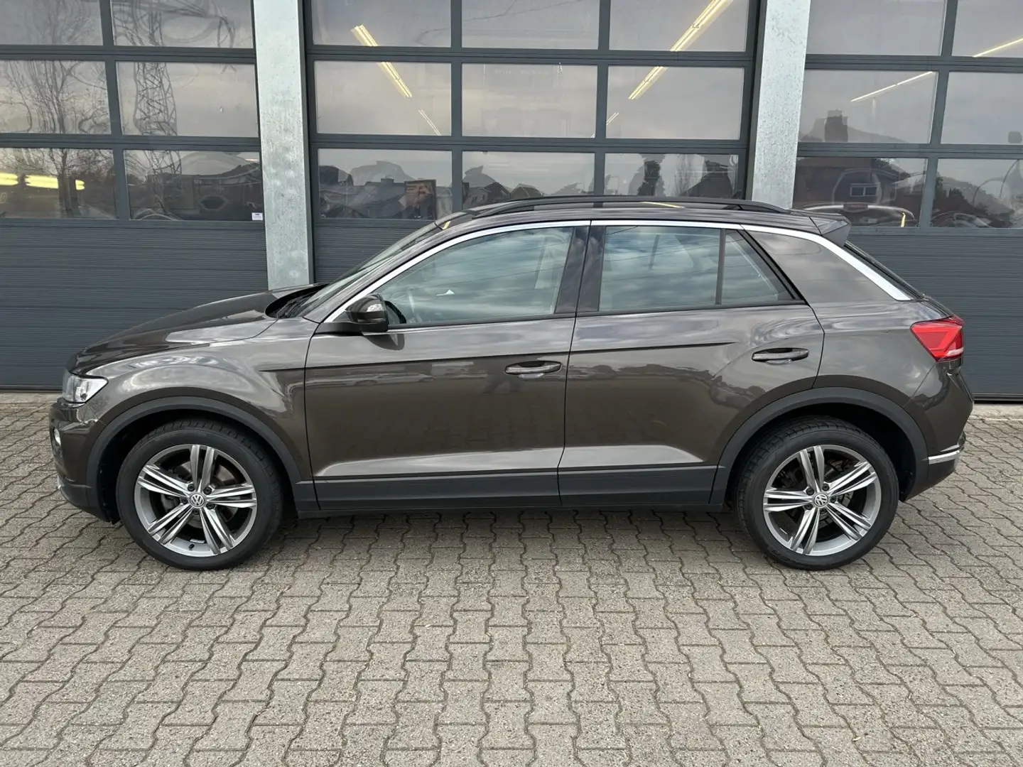 Volkswagen T-Roc 1.0 TSI 115pk T-Roc Style Brun - 2