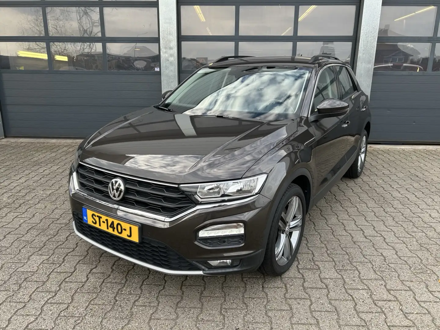 Volkswagen T-Roc 1.0 TSI 115pk T-Roc Style Brun - 1