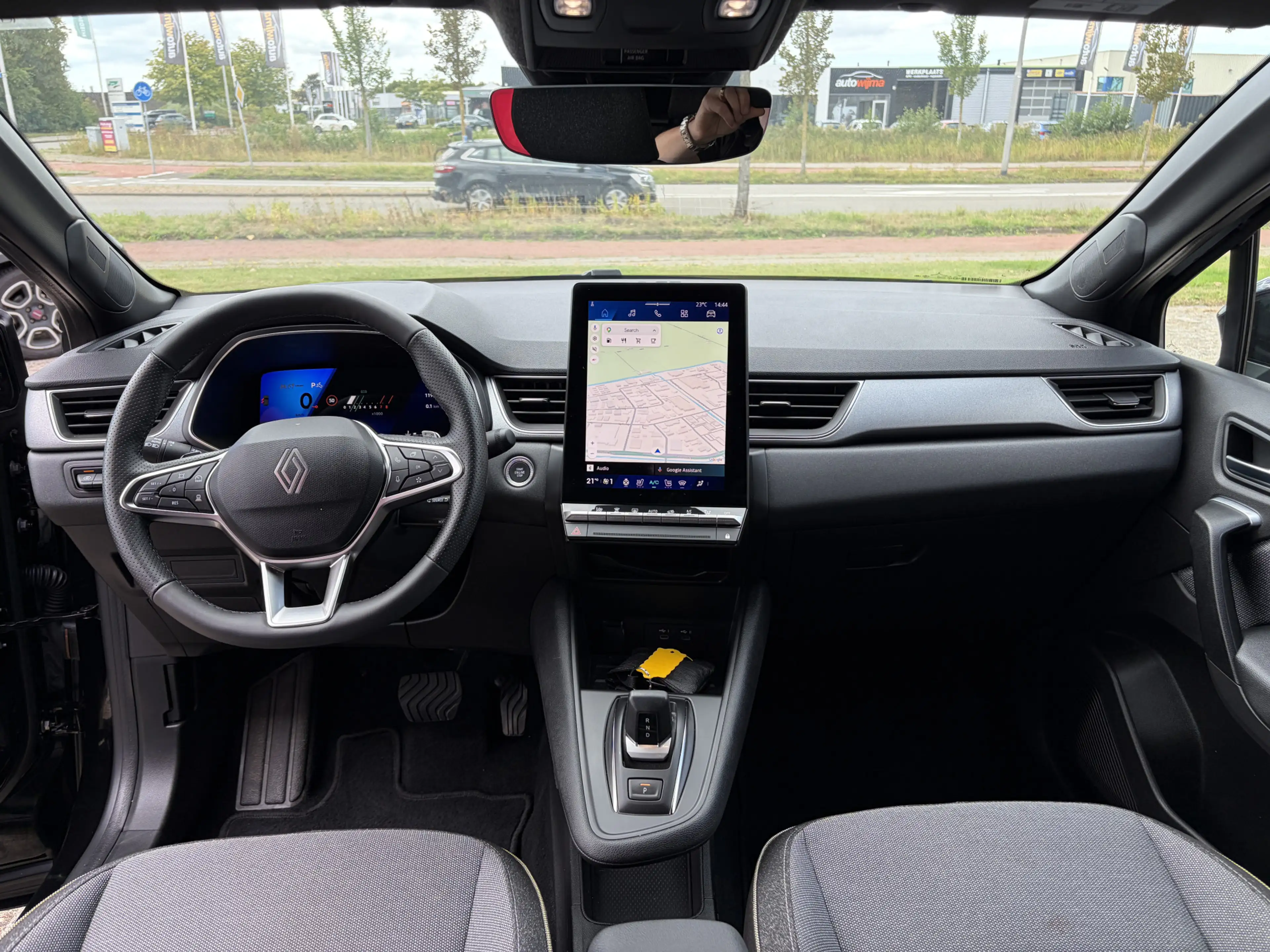 Renault Symbioz 1.3 mild hybrid 140 EDC techno Stuur en stoelverwa — photo 8