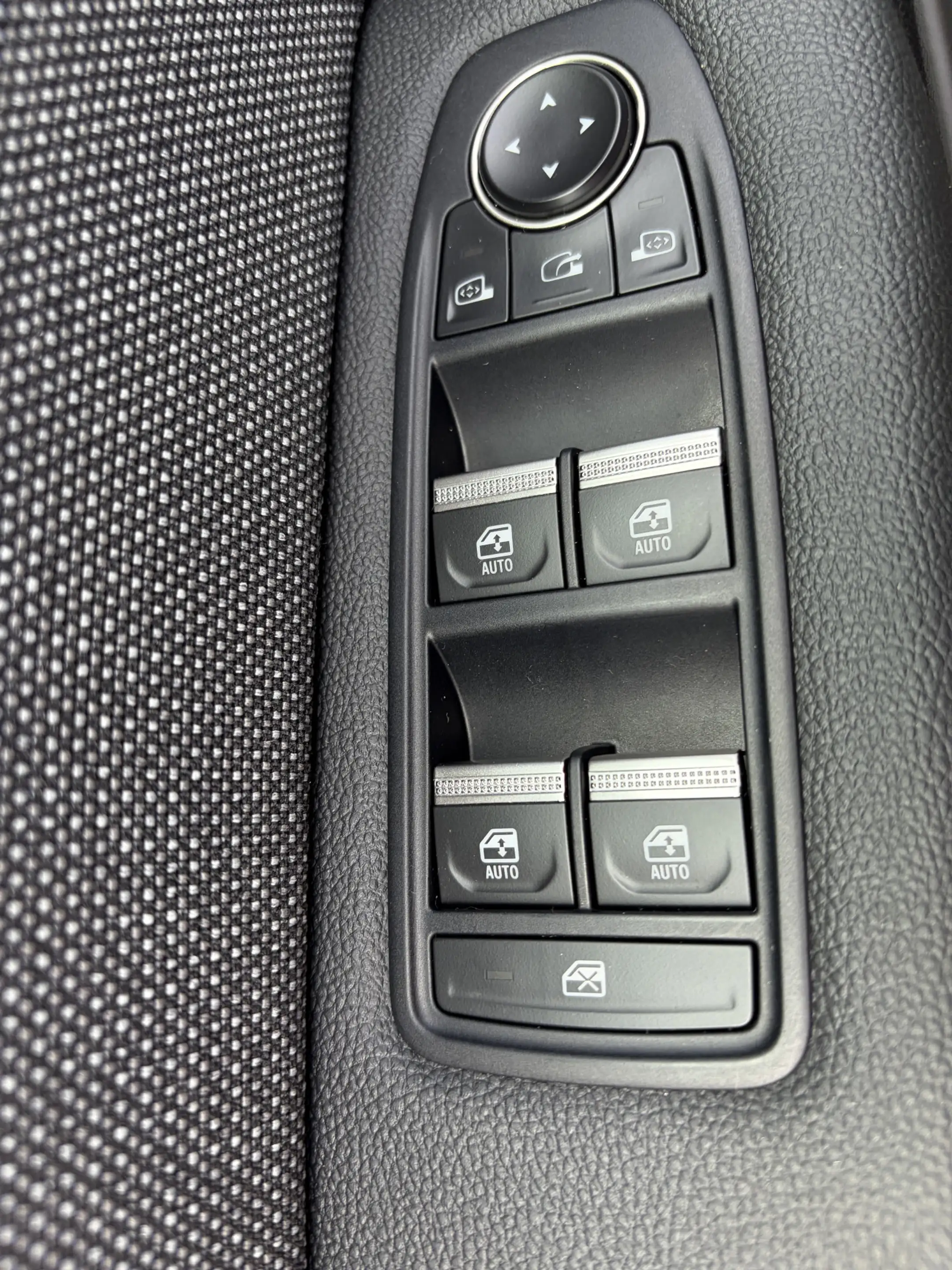 Renault Symbioz 1.3 mild hybrid 140 EDC techno Stuur en stoelverwa — photo 9