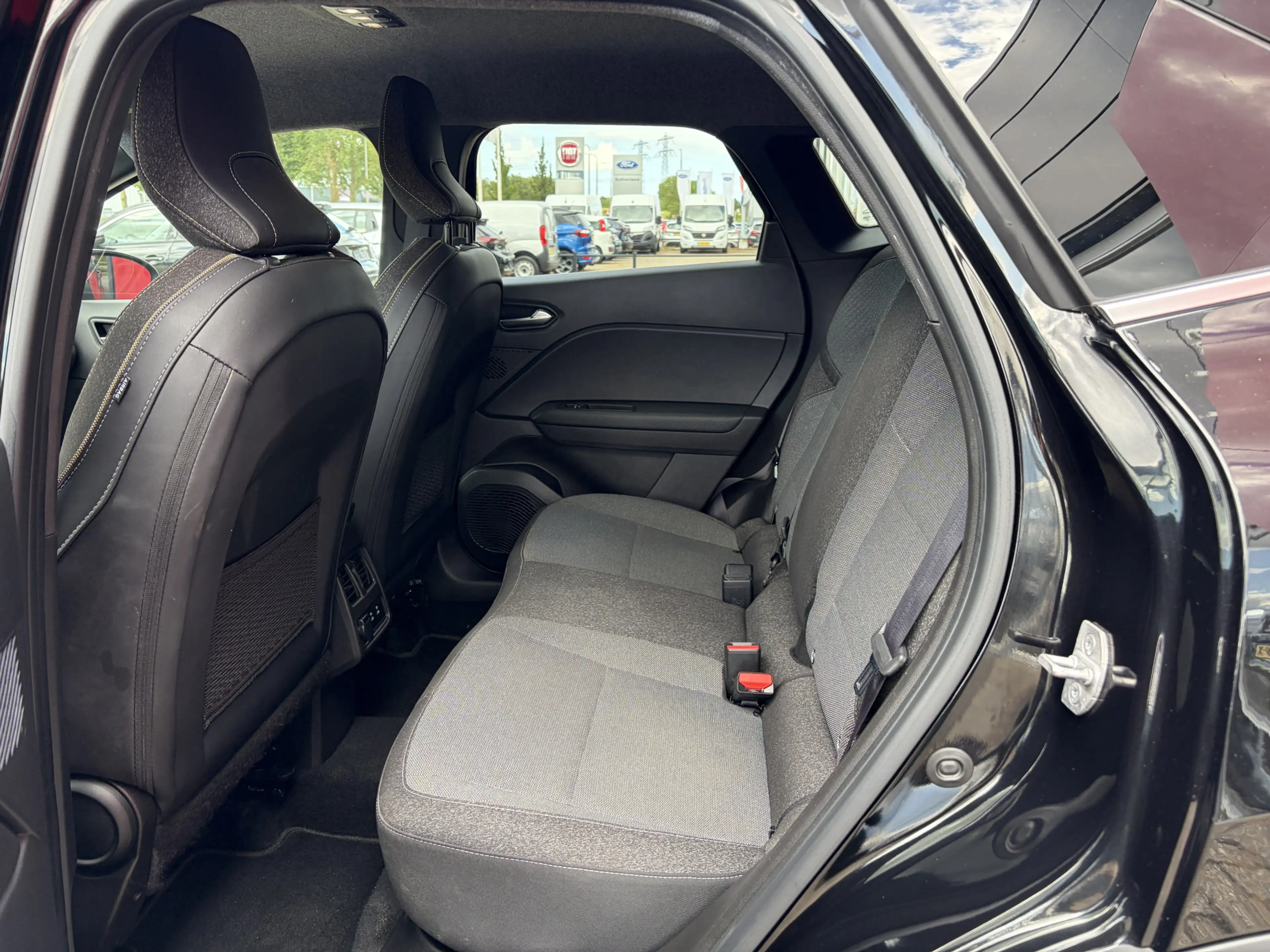 Renault Symbioz 1.3 mild hybrid 140 EDC techno Stuur en stoelverwa — photo 7