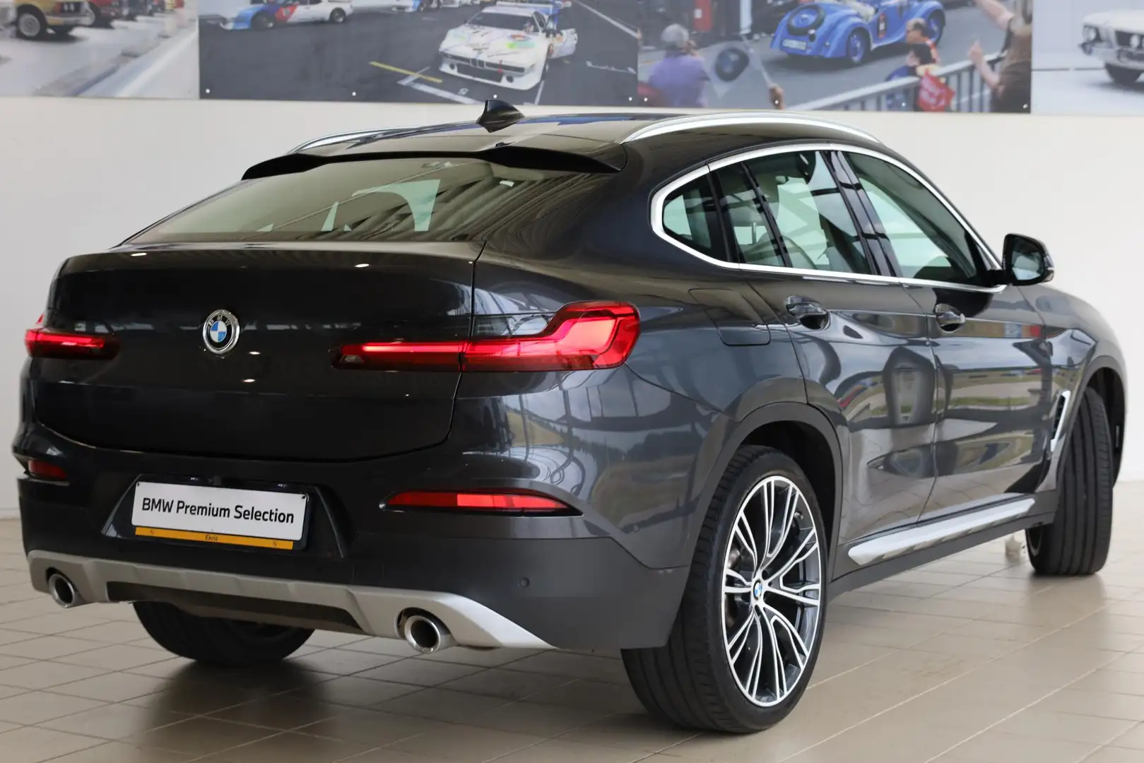 BMW X4 xDrive20i High Executive | xLine | Parking Pack | Grijs - 2