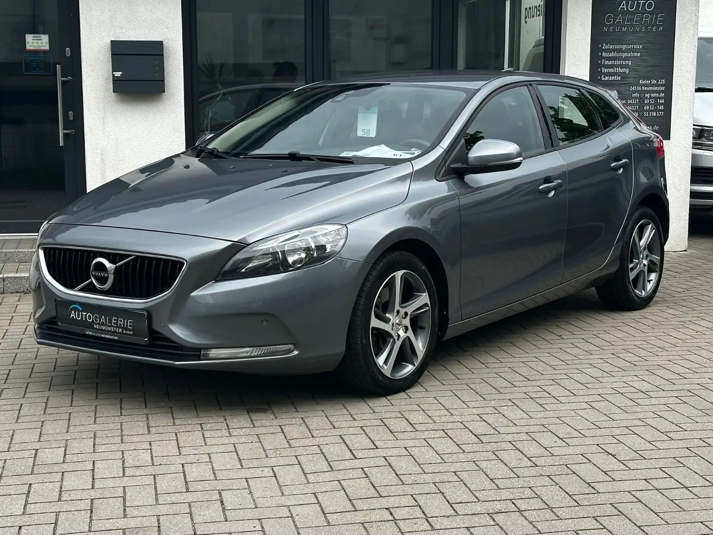 Volvo V40 Kinetic°Klima°Tempo°Kamera°S-Heft°8F.Bereift Grau - 1
