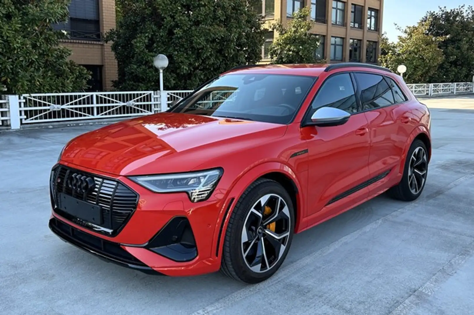 Audi e-tron S quattro NP: 126T¤ Red - 1