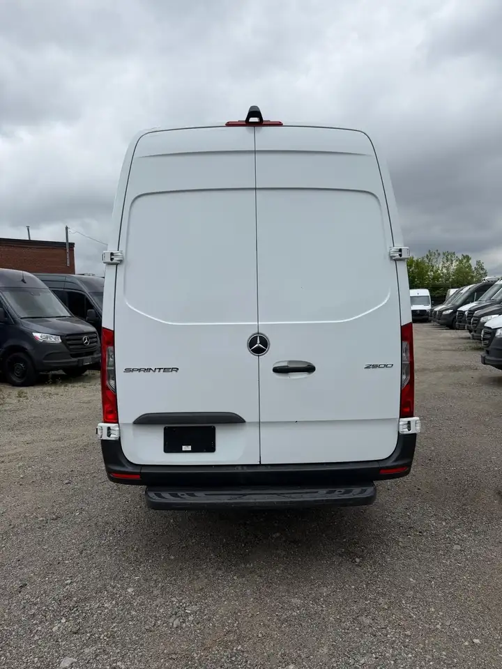 Mercedes-Benz Sprinter снимка Mercedes-Benz Sprinter