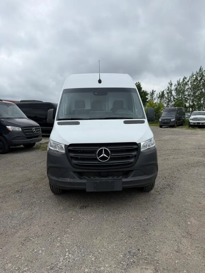 Mercedes-Benz Sprinter снимка Mercedes-Benz Sprinter