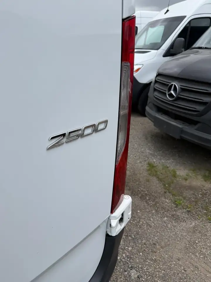 Mercedes-Benz Sprinter снимка Mercedes-Benz Sprinter
