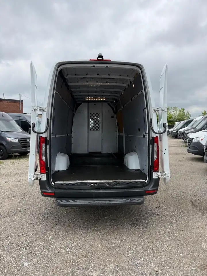 Mercedes-Benz Sprinter снимка Mercedes-Benz Sprinter
