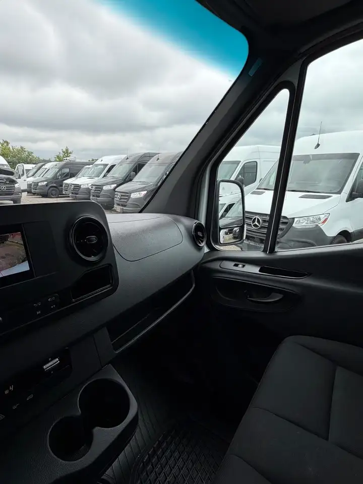 Mercedes-Benz Sprinter снимка Mercedes-Benz Sprinter