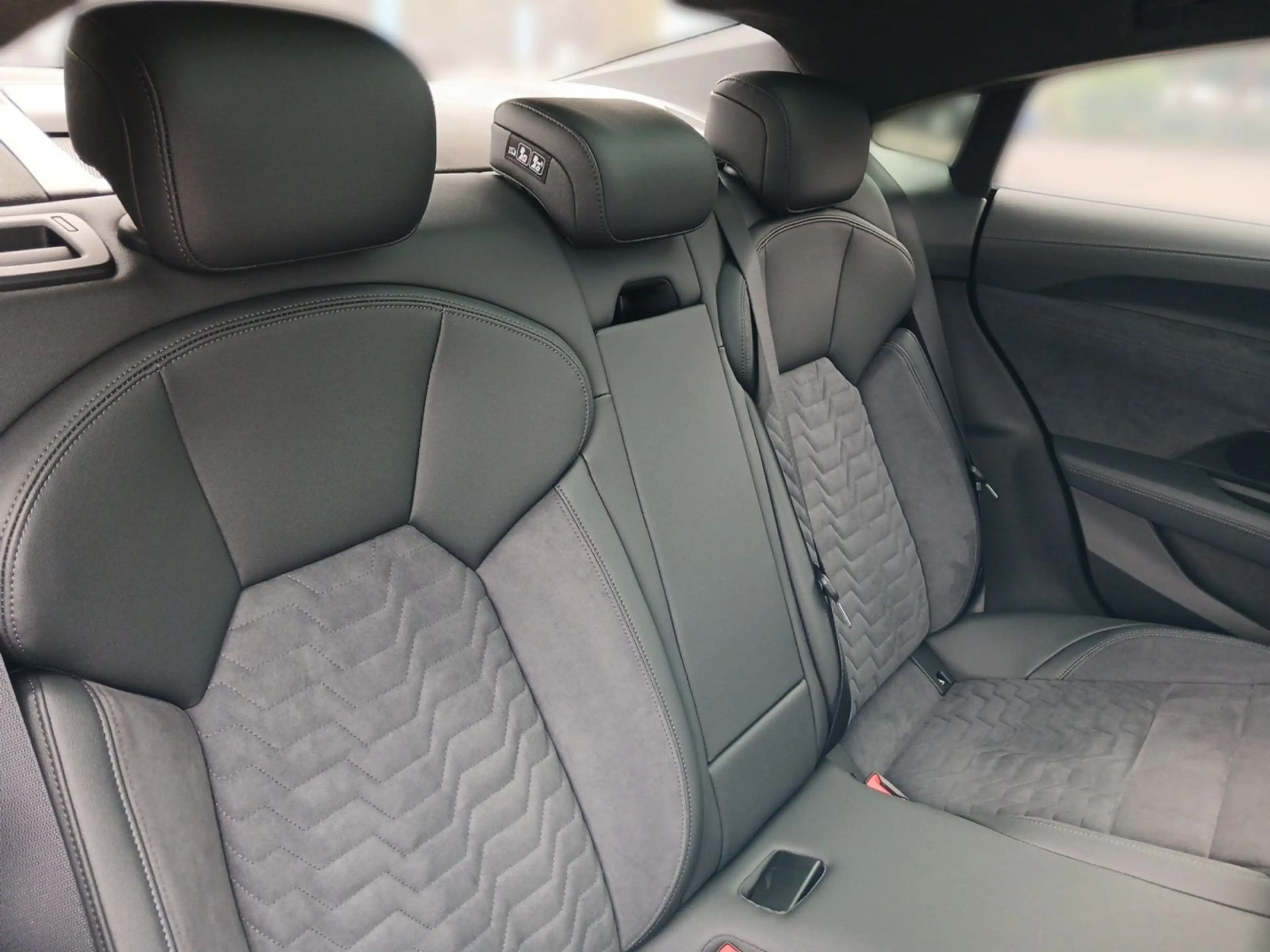 Audi e-tron GT e-tron GT LED 360° Pano Wärmep. B&O HUD Ambiente — photo 9