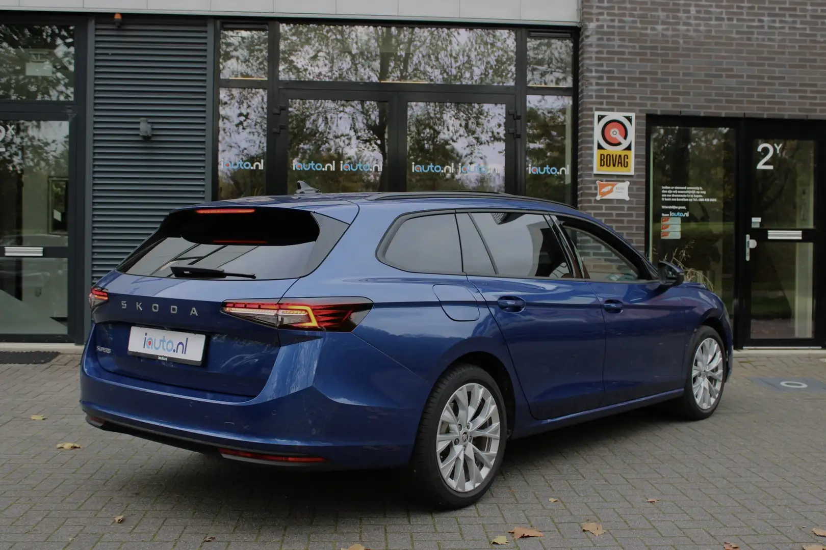 Skoda Superb Combi 1.5 TSI 110kW MHEV First Edition Pano/Matrix Azul - 2