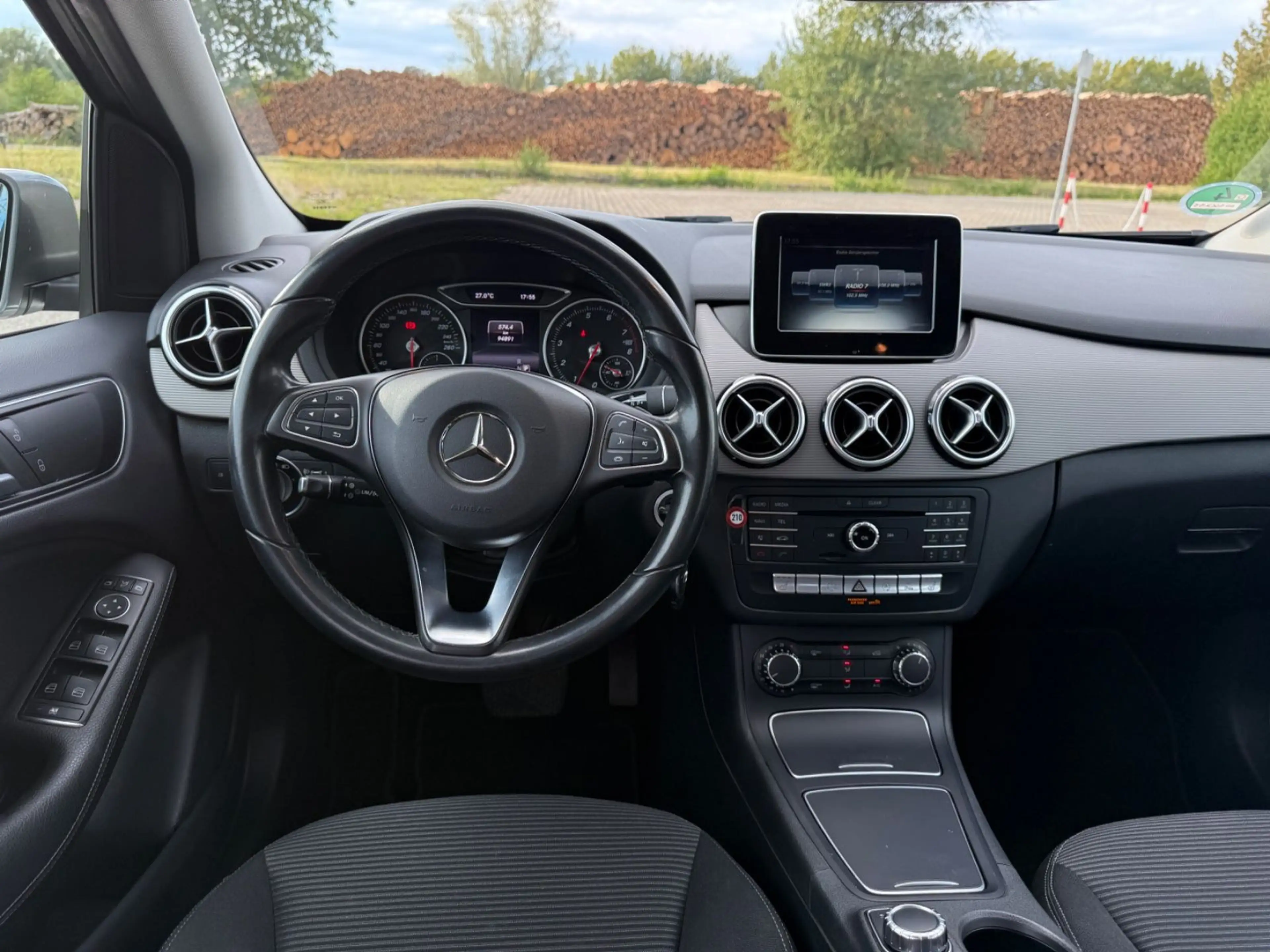 Mercedes-Benz B 180 Style SHZ Tempomat SHG AHK PDC — photo 22