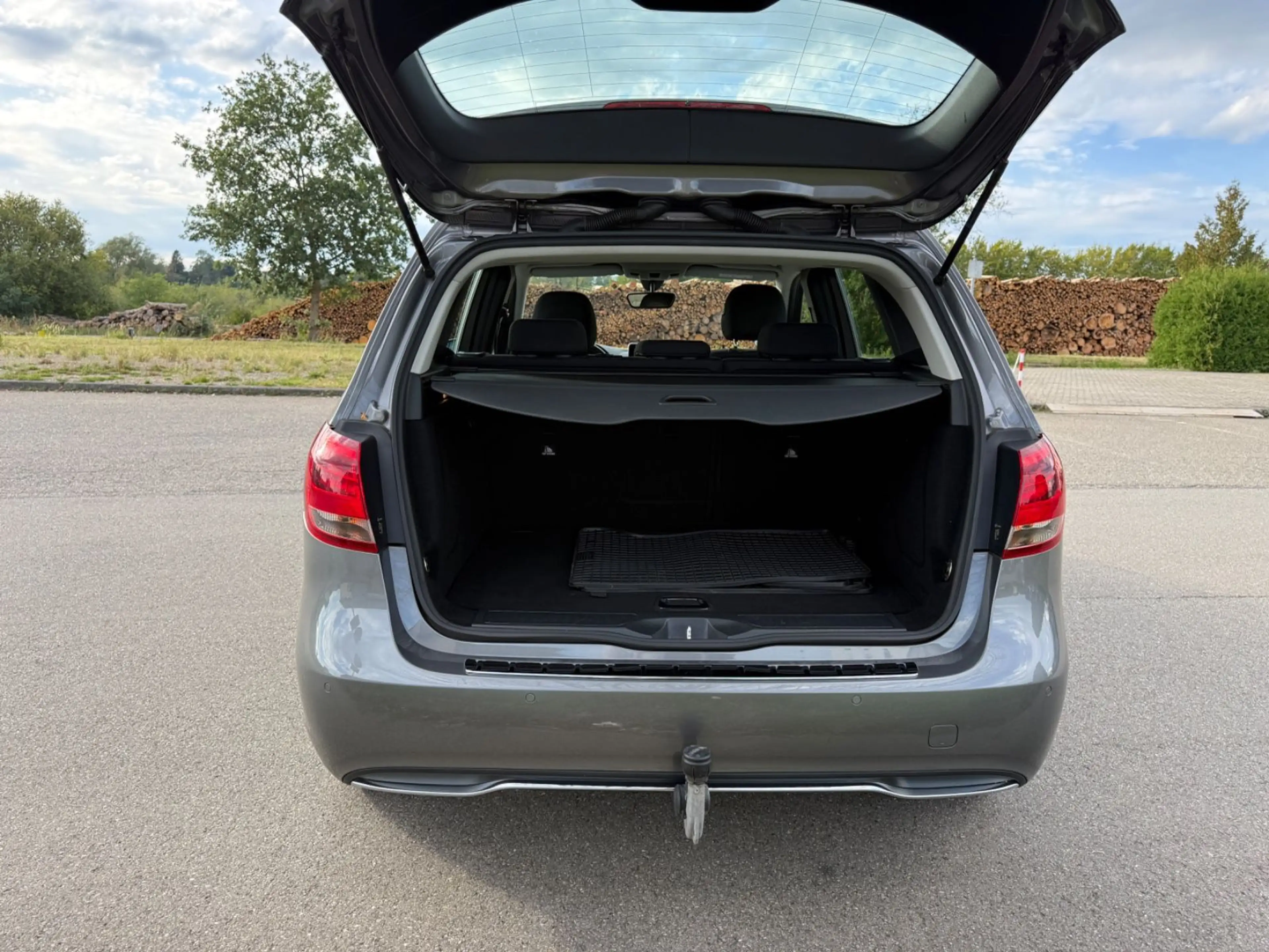 Mercedes-Benz B 180 Style SHZ Tempomat SHG AHK PDC — photo 21