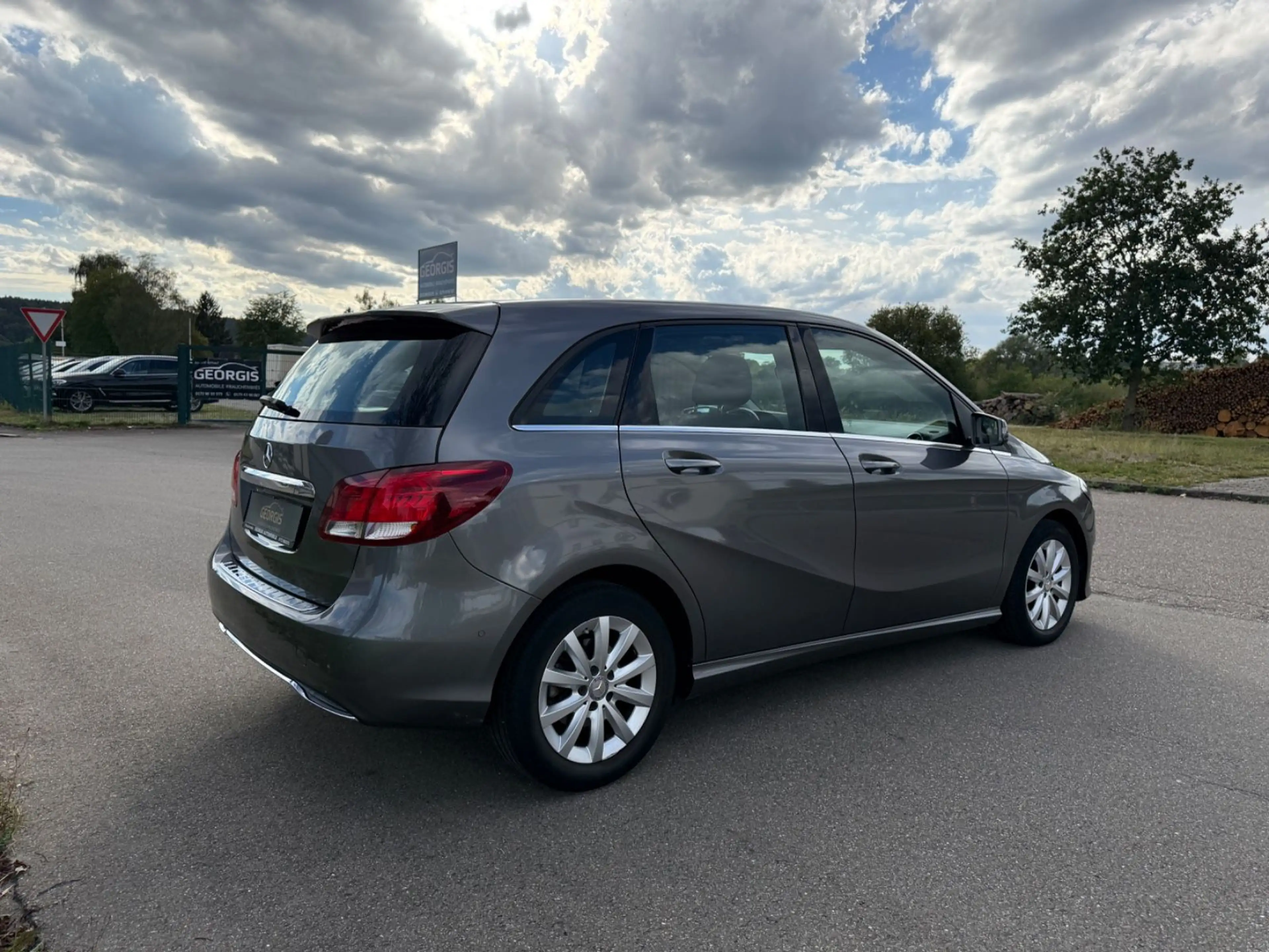 Mercedes-Benz B 180 Style SHZ Tempomat SHG AHK PDC — photo 9